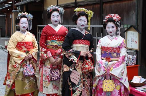 Geikos dans le quartier de Gion à Kyoto. - Crédit : Pxhere