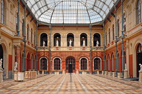 La cour du palais des études de l'Ecole nationale supérieure des beaux-arts (ENSBA) de Paris - © Photo Jean-Pierre Dalbéra - 2011 - Licence CC BY-SA 2.0