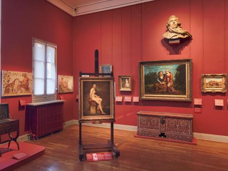 Vue de l'exposition "Ingres et Delacroix. Objets d’artistes" au Musée national Eugène Delacroix. © Musée du Louvre, dist. RMN-GP / Raphaël Chipault