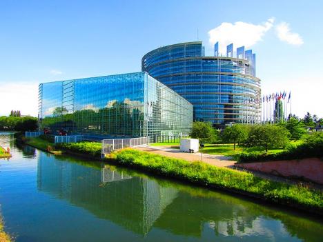 Le parlement européen à Strasbourg. © Endzeiter, Pixabay License https://pixabay.com/fr/photos/parlement-europ%C3%A9en-%C3%A0-strasbourg-5180626/