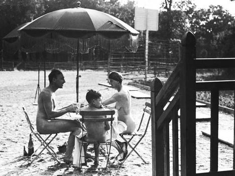 Famille en vacances au Club gymnique de France (CGF), vers 1930. © Club gymnique de France.