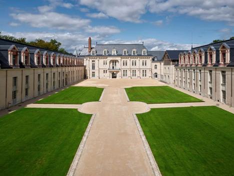 Cour des offices du Château de Villers-Cotterêts. © Pierre-Olivier Deschamps / Agence Vu’/ CMN