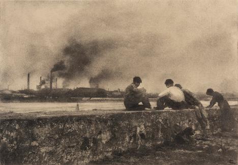 Céline Laguarde, Les Usines du Boucau, 1913, épreuve aux encres grasses, 19 x 28 cm, Paris, Musée d’Orsay. © RMN-GP / SP / Allison Bellido