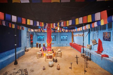 Reconstitution d'une salle de cérémonie vaudou visible dans l'exposition Zombis, la mort n’est pas une fin ? © Musée du quai Branly - Jacques Chirac / Léo Desfontaines