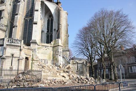 L’Église néogothique Saint-Jacques d’Abbeville en cours de démolition - février 2013 - © Photo Margot Boutges pour Le Journal des Arts