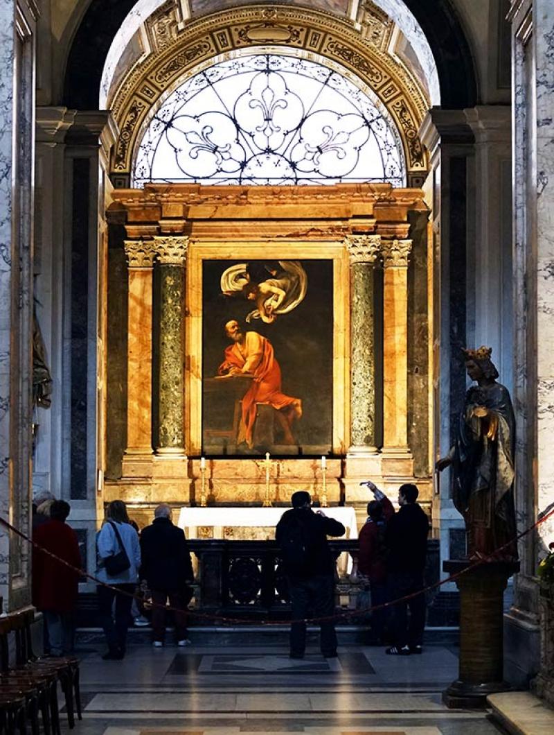 Saint Matthieu et l'Ange du Caravage (1571-1610) dans la chapelle Contarelli de l'église Saint-Louis-des-Français à Rome. © Steven Zucker. 