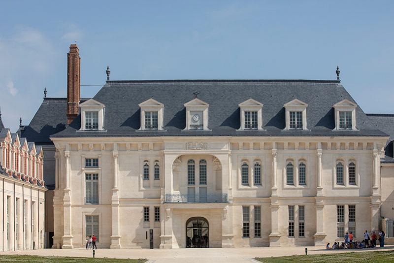 Cour des offices, logis royal, façade sud, Cité internationale de la langue française, château de Villers-Cotterêts © Yann Monel / CMN