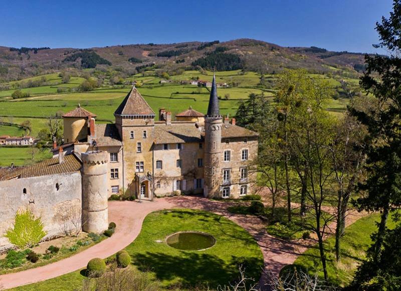 Le parc éolien du Val Lamartinien (Saône et Loire) doit être implanté sur la colline face au château Saint-Point, demeure d'Alphonse de Lamartine. © Château Saint-Point