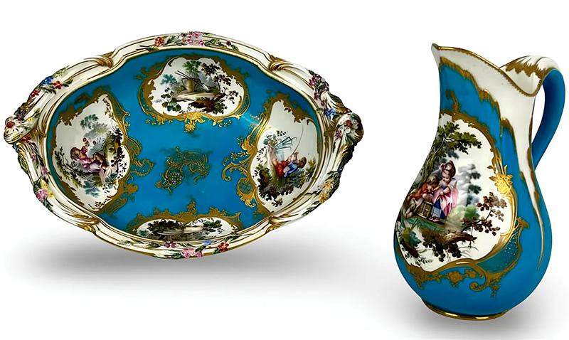 L'aiguière et le bassin en porcelaine de Sèvres dérobés en 1987 au château de Thoiry. © DR